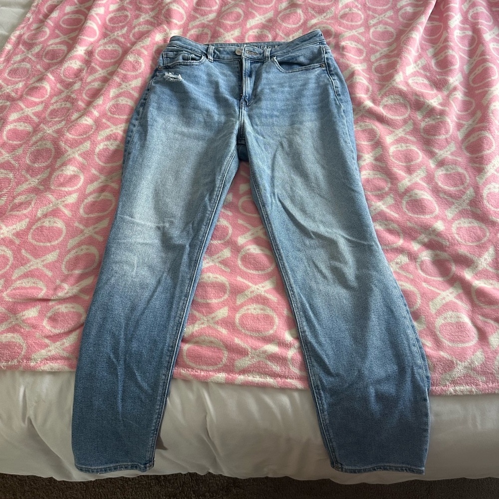 American Eagle, Mom Jean